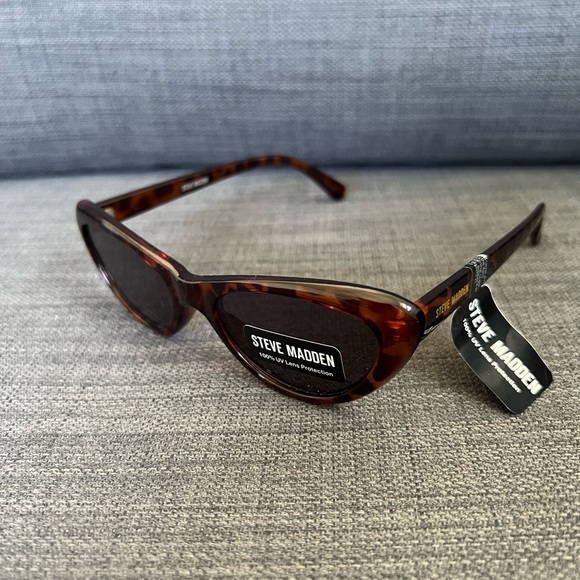 NWT STEVE MADDEN SUNGLASSES EYEWEAR ACCESSORY - Picture 2 of 4